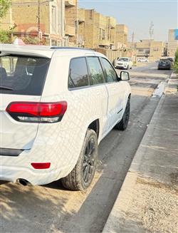 جیپ گراند شیرۆکی